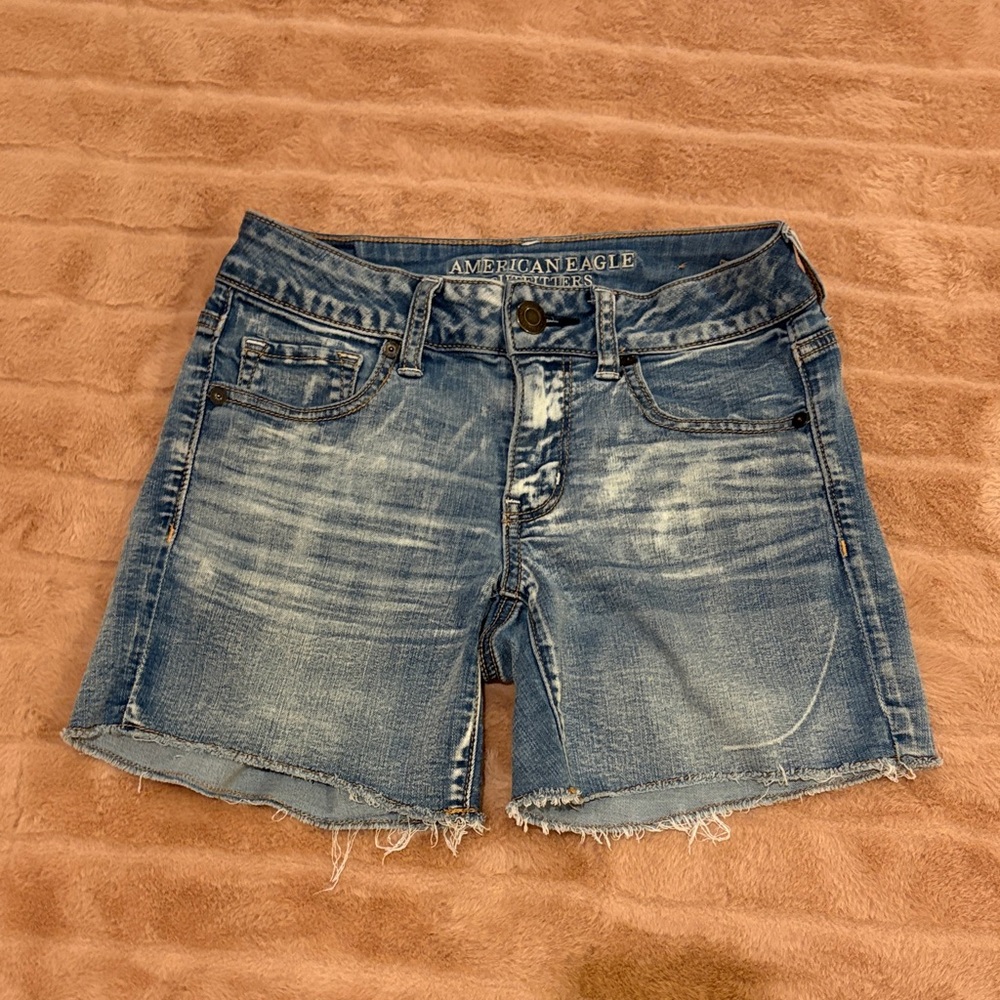 American Eagle Outfitters Light Blue Distressed MIDI Denim Shorts size 4